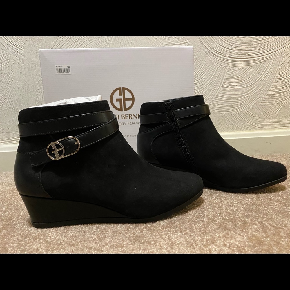 Giani Bernini women’s low wedge booties